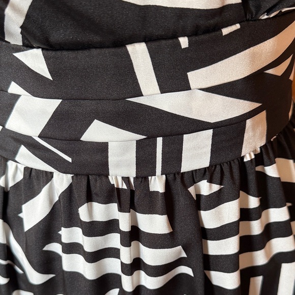 Karl Lagerfeld Monochrome Geometric Midi Dress - Picture 4 of 9